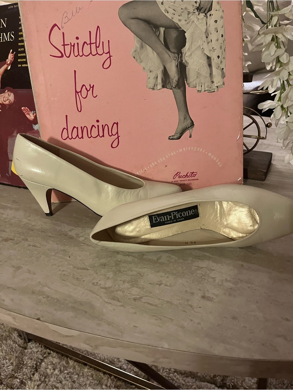 Evan Picone Cream Low Heel Classic Pumps